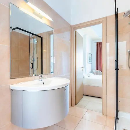 Gregorio Vii - Deliziosa A Due Passi Da San Pietro Bed & Breakfast 3*